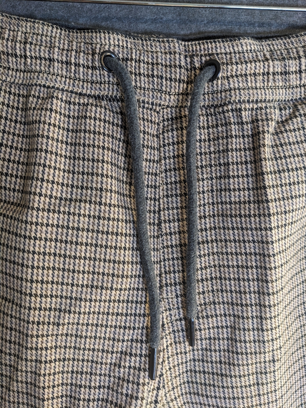 Men's Houndstooth Hybrid Drawstring Shorts in Tan & Black